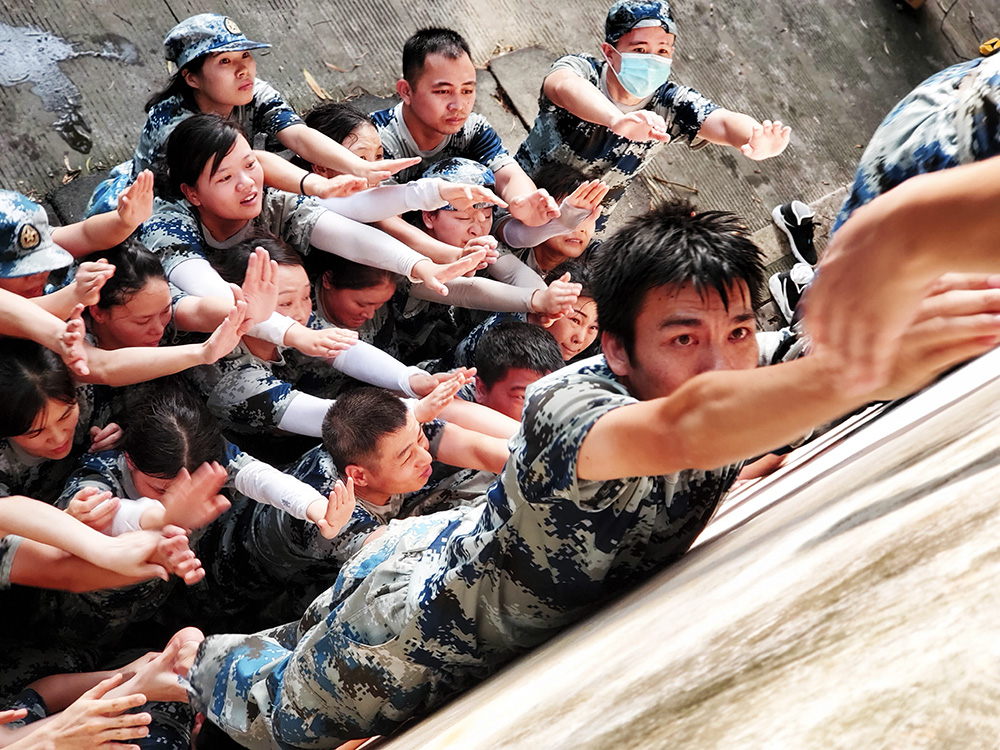 斗牛集团拓展训练 有一种力量叫团结